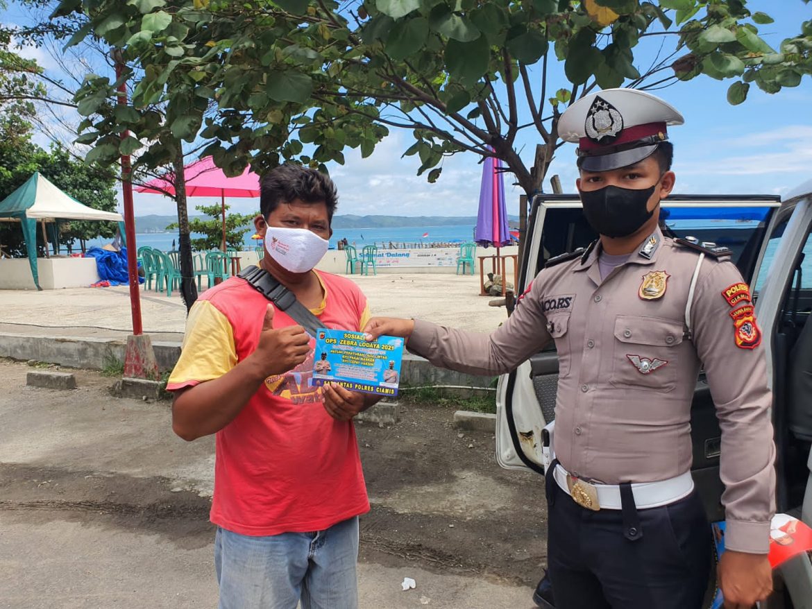 Satlantas Polres Ciamis Gelar Operasi Zebra Lodaya Tahun 2021 dengan Sosialisasi dan Edukasi Prokes kepada Masyarakat Pangandaran