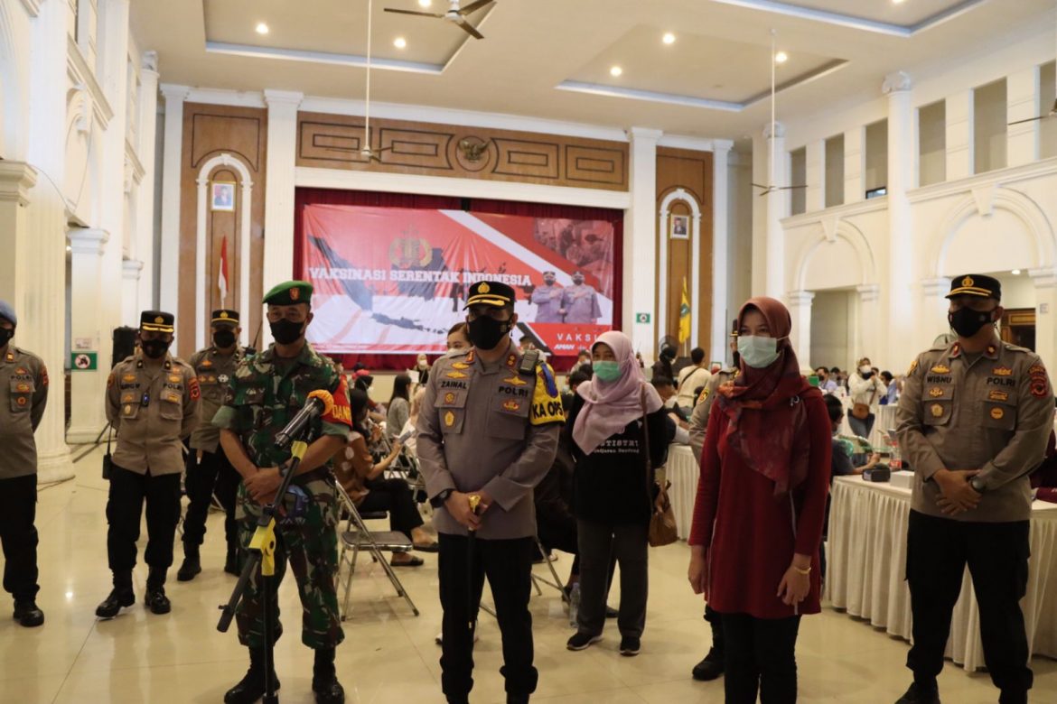 Polri Gelar Vaksinasi Massal Diselenggarakan Secara Serentak Se – Indonesia Dimasa PPKM