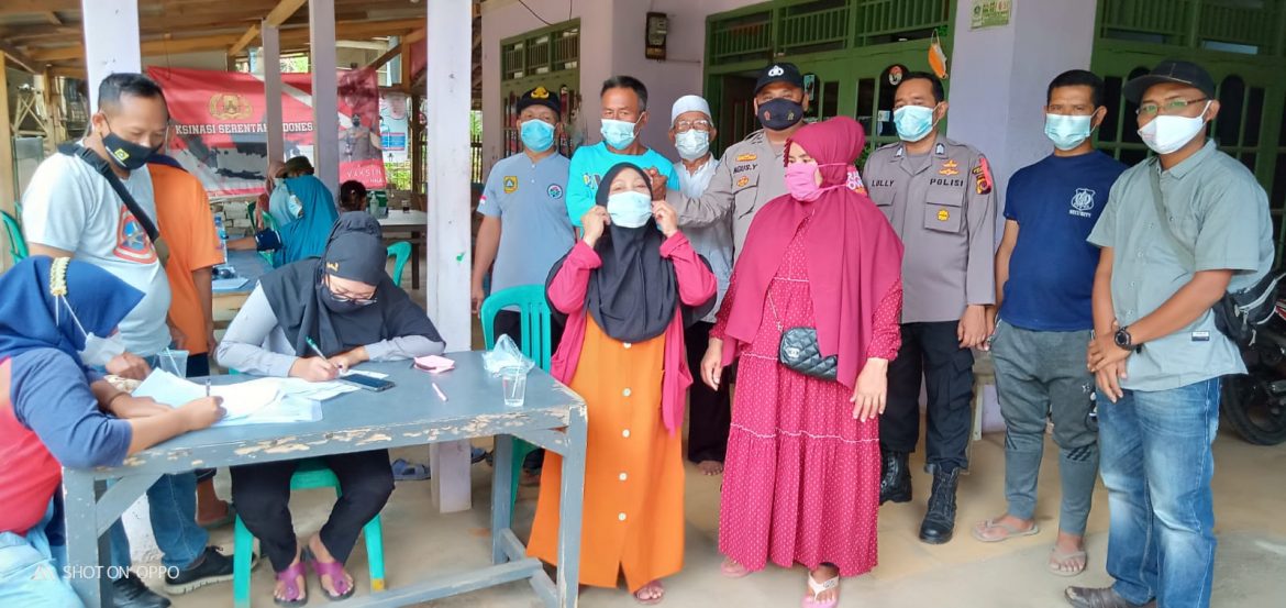 Anggota Polsek Klapanunggal Monitoring Dan Pengamanan Vaksinasi