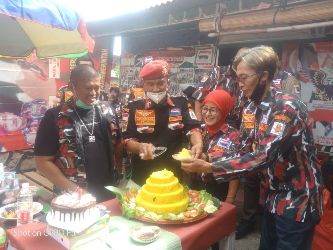 Rayakan Ulang Tahun Yang Ke 1(Satu) LMP (Laskar Merah Putih) MAC Kembangan Adakan Baksos (Bakti sosial)