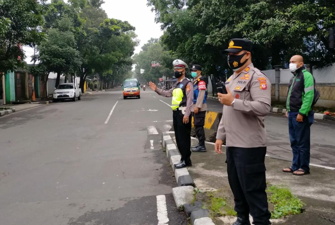 Jajaran Polsek Andir Polrestabes Bandung Giat Pelayanan Pagi Bantu Masyarakat