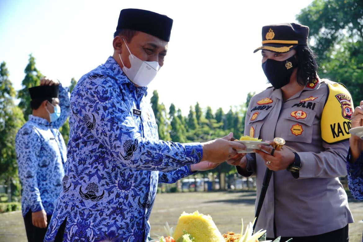 Kapolres Banjar Menghadiri Upacara Peringatan HUT Korpri ke-50 Di Setda Kota Banjar