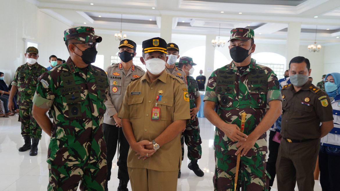 Danrem 061/Sk Dampingi Pangdam III/Slw Tinjau Target Vaksinasi di Citeureup Kab Bogor