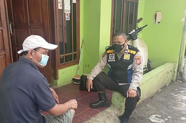 Jajaran Binmas Polsek Andir Polrestabes Bandung Sambangi Warga Ajak Patuhi Prokes