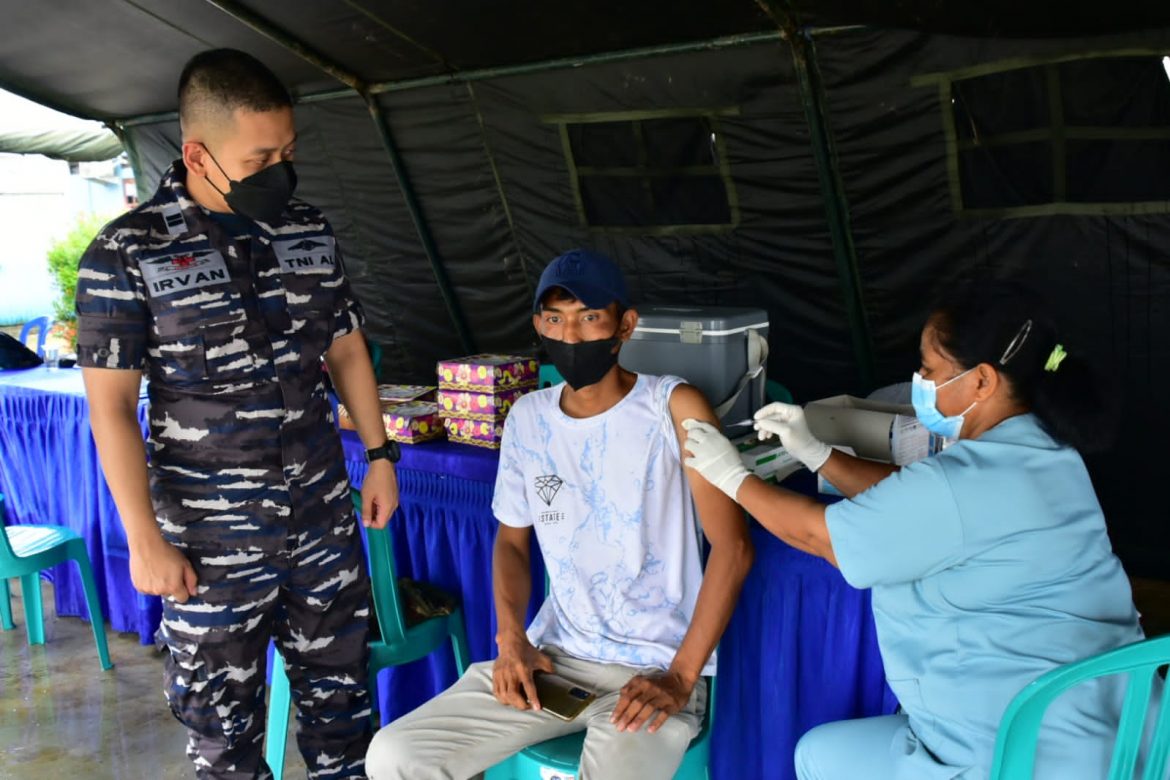 Terus Kebut Vaksinasi Covid-19 Lantamal XIV Selalu Siap Berikan Layanan Terbaik Kepada Masyarakat Maritim Kota Sorong