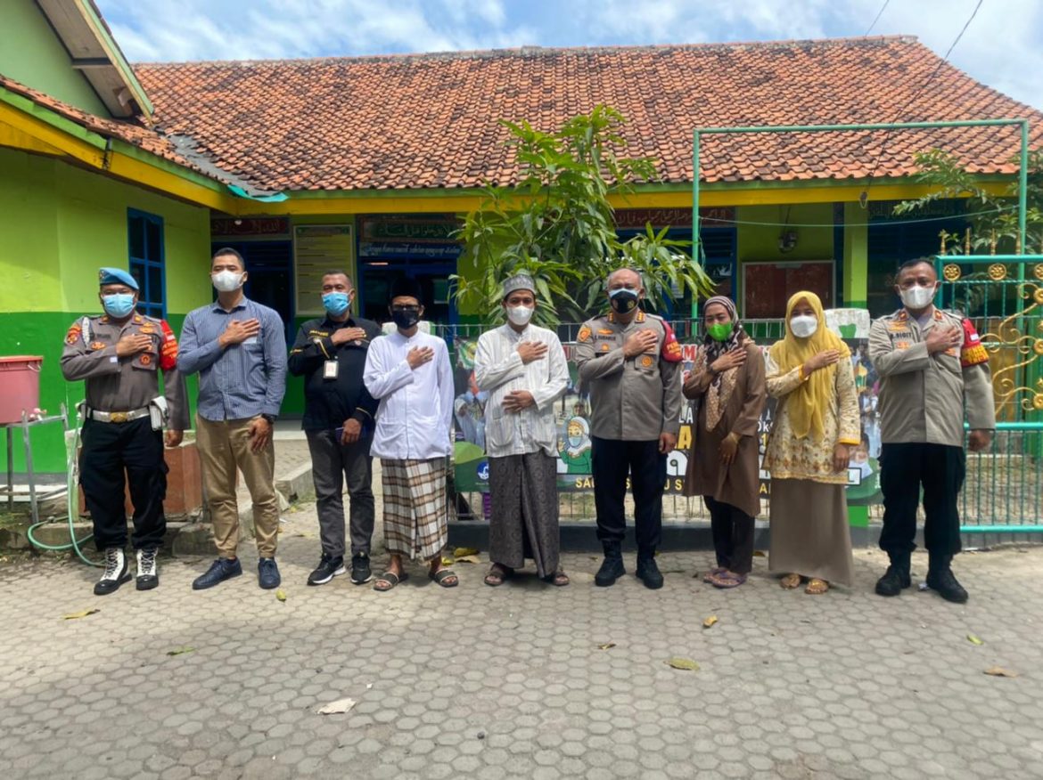 Meningkatkan Tali Silaturahmi Antara Ulama Bersama Polri Kapolresta SOETTA Kunjungi Yayasan Pendidikan Islam Raudhatul Ulum Rawarenggas