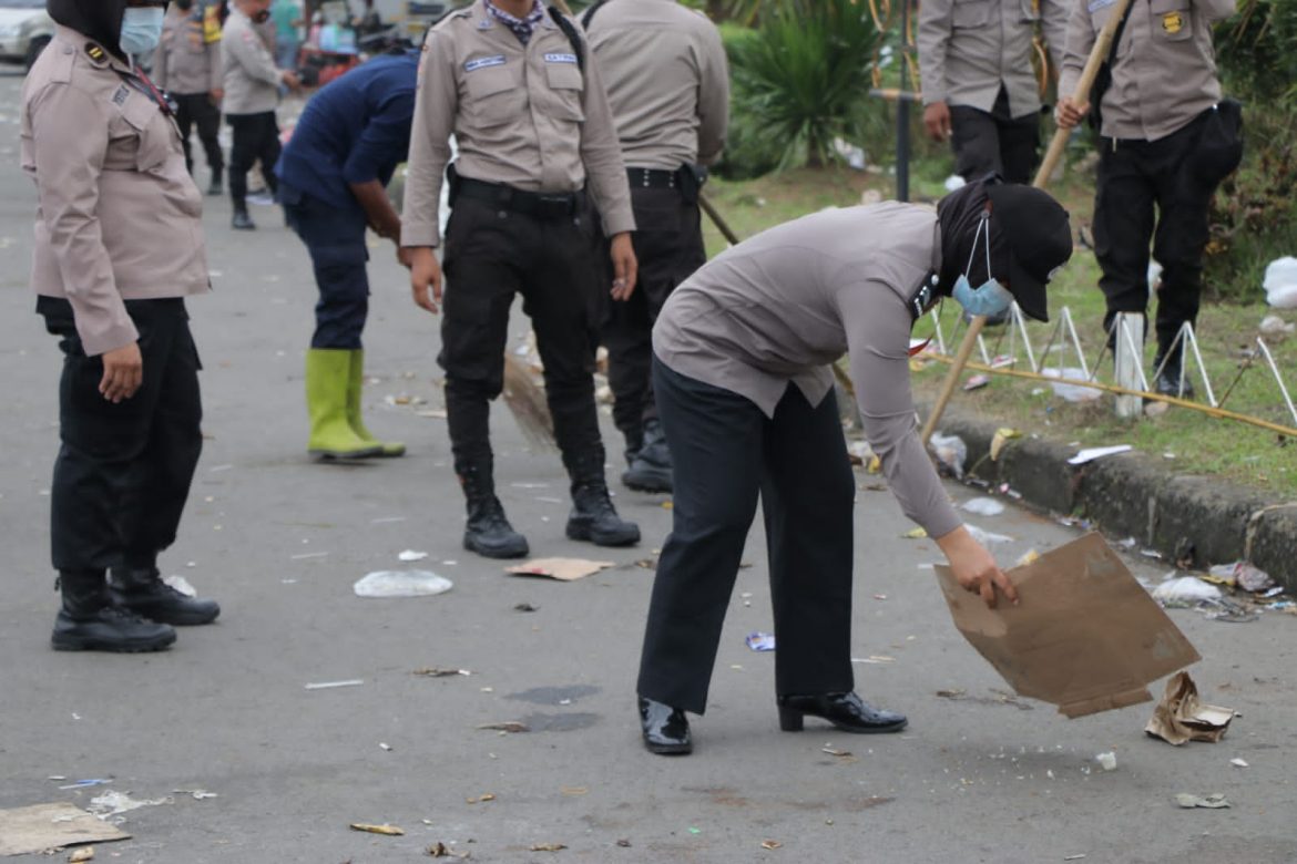 Personel Polresta Tangerang Laksanakan Korve Usai Aksi Unras Buruh