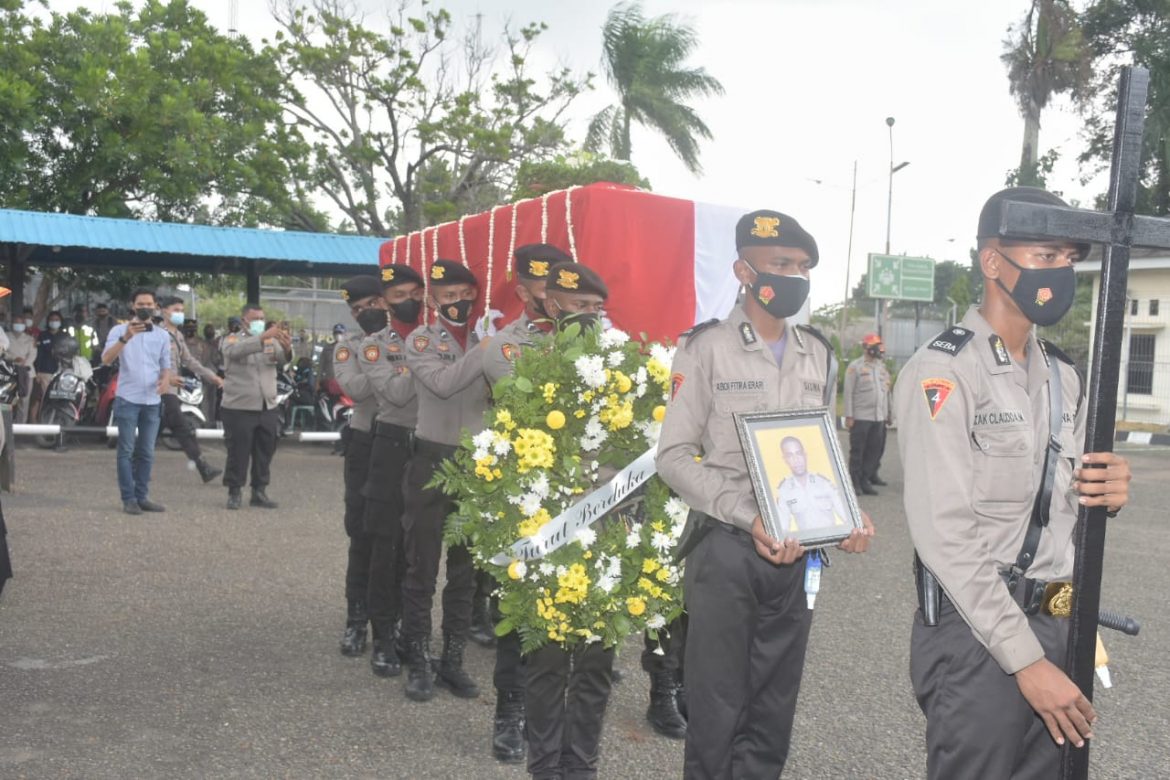 Kapolda Jambi Antar Jenazah Siswa Seba Alm Denis Yonas Trangen Ke Papua