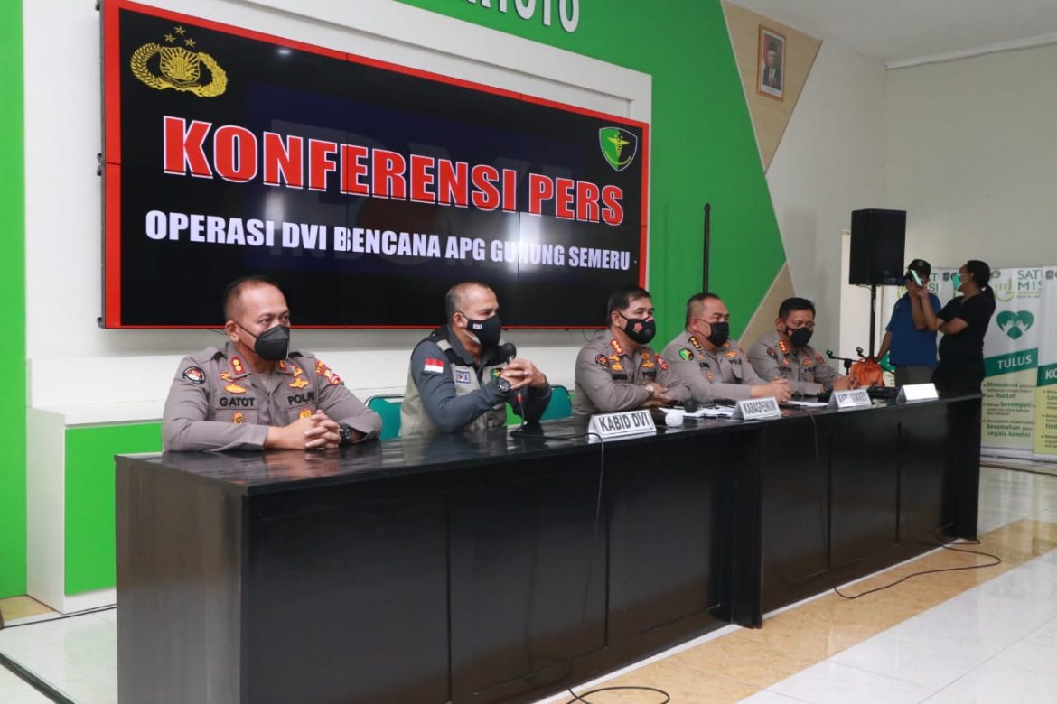 Tim DVI Mabes Polri Kembali Identifikasi 7 Jenazah Korban Semeru