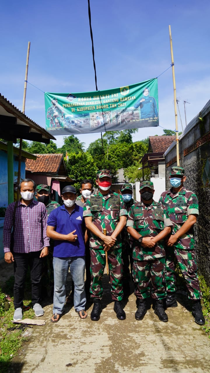 Danrem 061/Sk Tinjau Dua Jembatan Rawayan di Kab Bogor, Ini Pesannya Untuk Warga Setempat