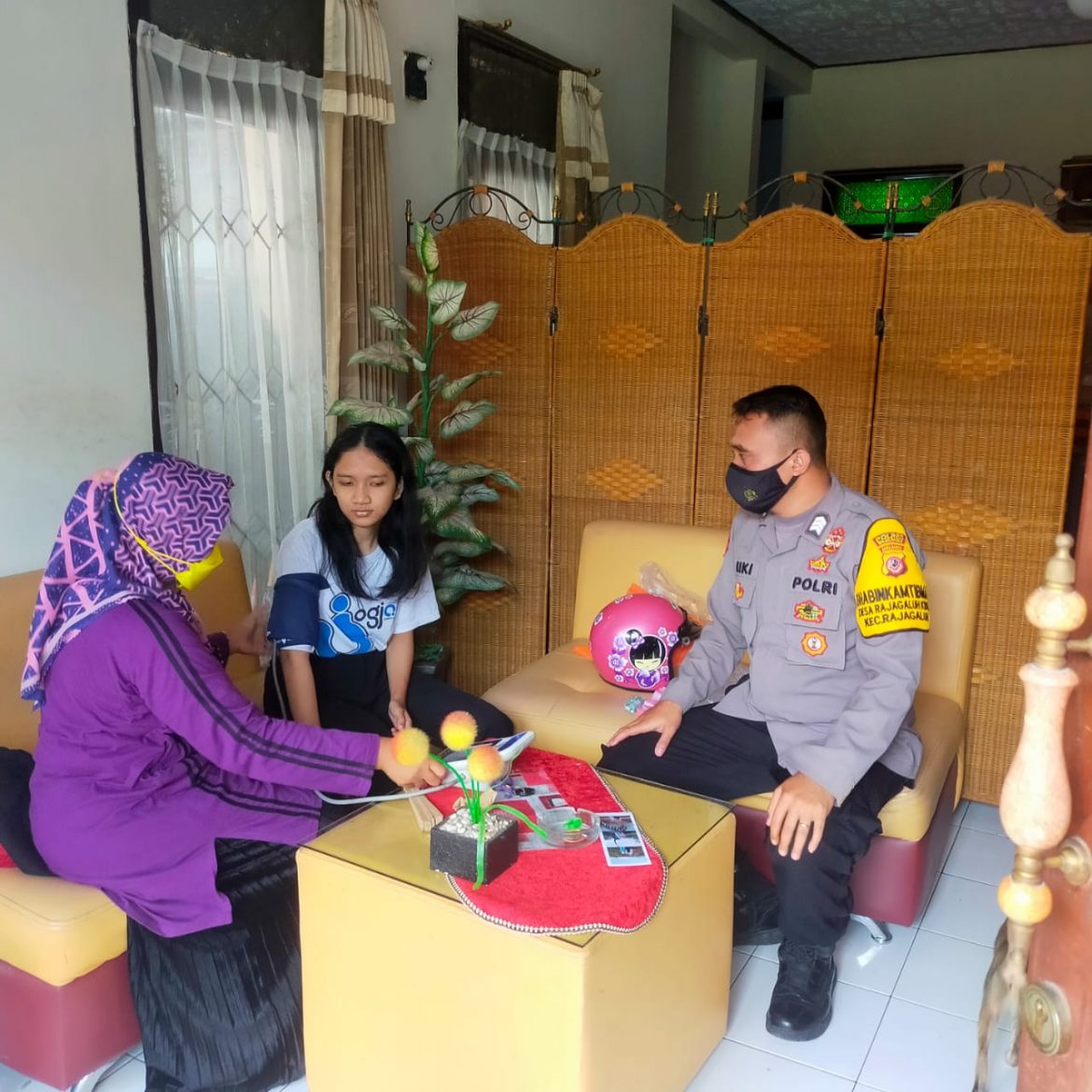 Polisi Himbau Prokes Melalui Door To Door Kepada Warga Binaan Dimasa PPKM