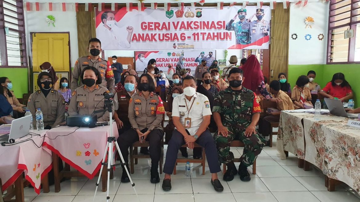 Boneka Mampang Dan Icon Avengers Meriahkan Pelaksanaan Vaksinasi Anak usia 6 – 11 tahun Di SDN Jelambar Baru 05 Grogol Petamburan Jakarta Barat