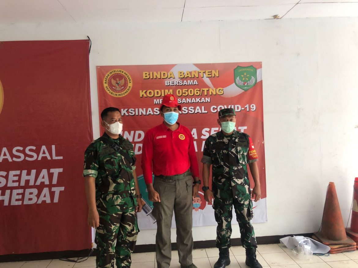 BINDA BANTEN TETAP GENCAR DAN ANTUSIAS MELAKUKAN VAKSINASI MASAL, PEDAGANG DAN PARA BURUH DI PASAR INDUK TANAH TINGGI KOTA TANGERANG.