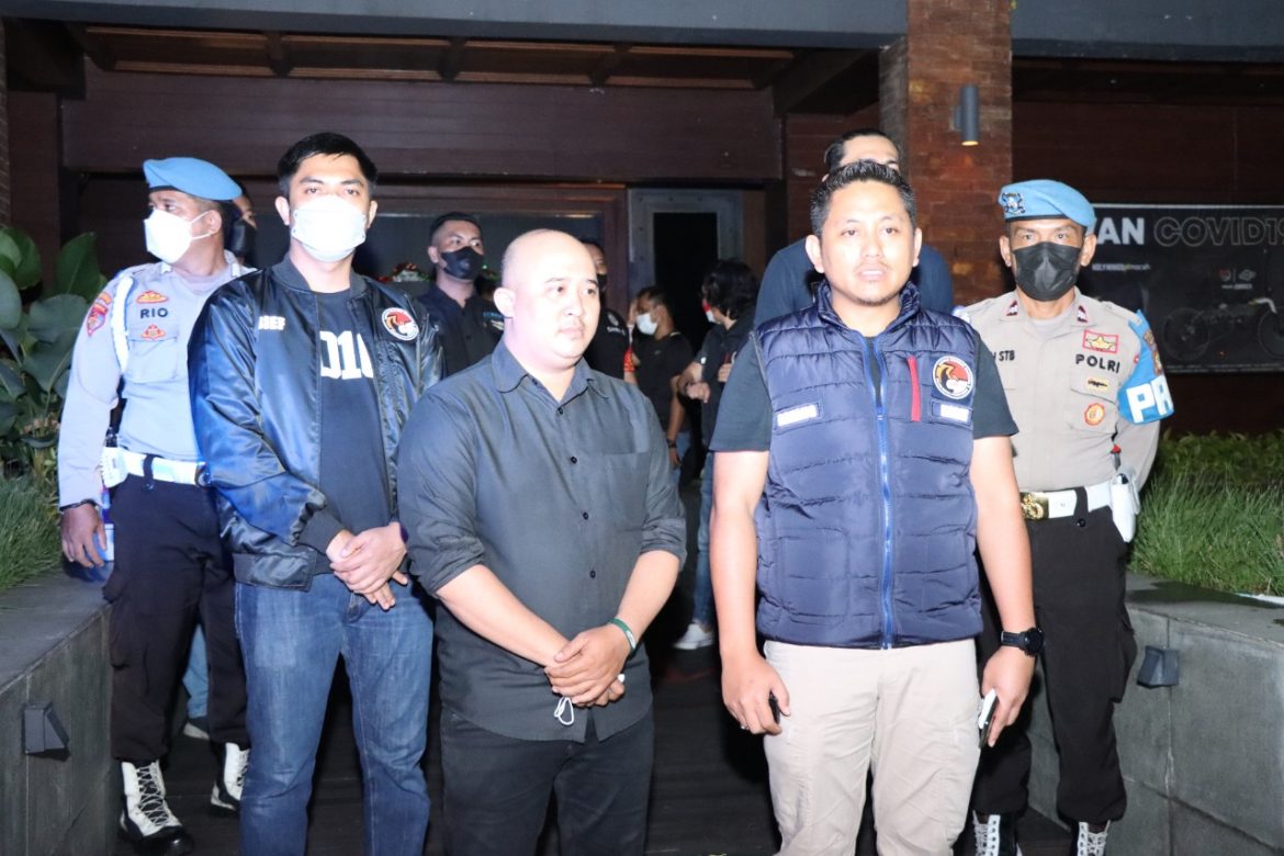 Polres Metro Jakarta Barat Melaksanakan Apel Gabungan Patroli Skala Besar Dan Penerapan Prokes Di Tempat ahiburan Malam di Wilayah Jakarta Barat