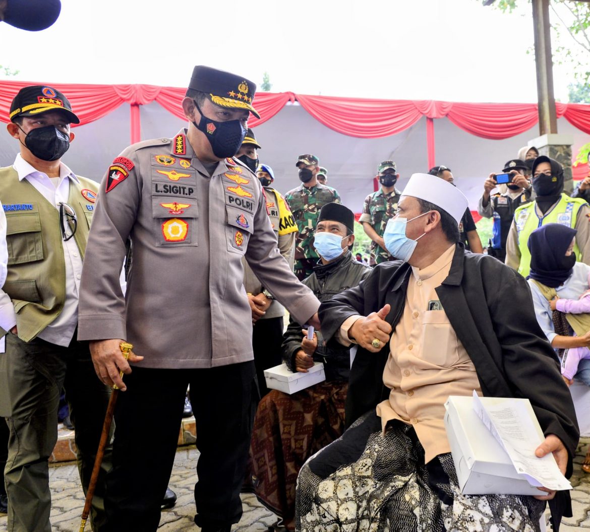 Gelar Vaksinasi Se-Indonesia, Kapolri Minta Wilayah Berpacu Kejar Target 70 Persen