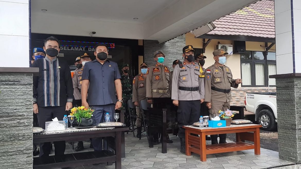 PASTIKAN KESIAPAN PENGAMANAN NATARU, KAPOLRES MELAWI PIMPIN APEL GELAR PASUKAN OPS LILIN KAPUAS-2021