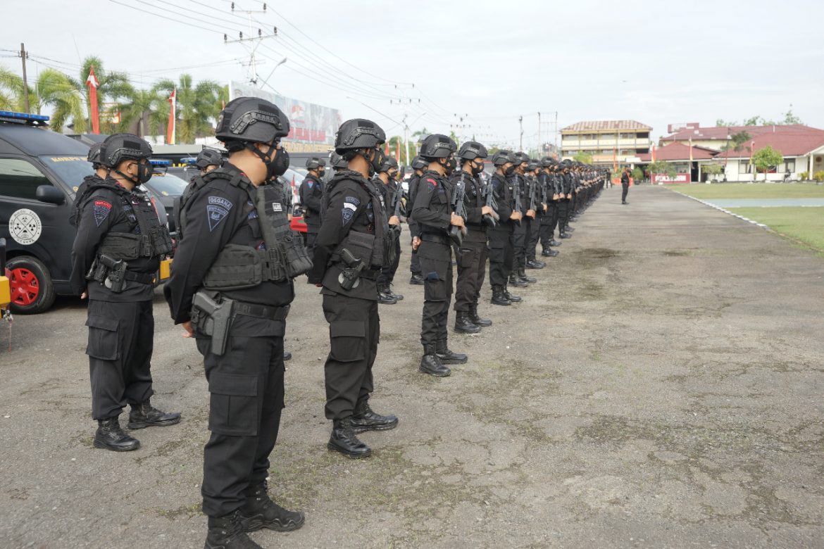 Apel Gelar Pasukan Dan Kendaraan Persiapan Pengamanan Hari Raya Natal Dan Tahun Baru