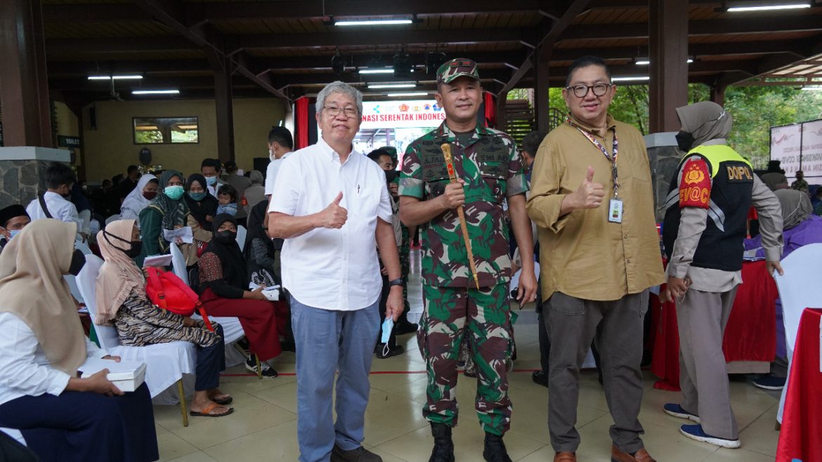Danrem 061/Sk Dampingi Kapolri Tinjau Vaksin Presisi di Kawasan Taman Safari Puncak Bogor