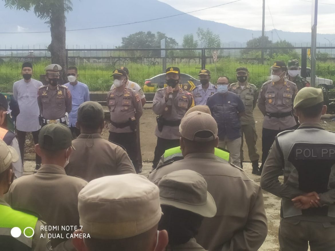 Kapolsek Cijeruk Tindak Tegas Warga yang Tidak Bisa Menunjukkan Sertifikat Vaksin, Sebanyak 10 Orang Warga Terpaksa Vaksin Ditempat Pos PAM Cigombong