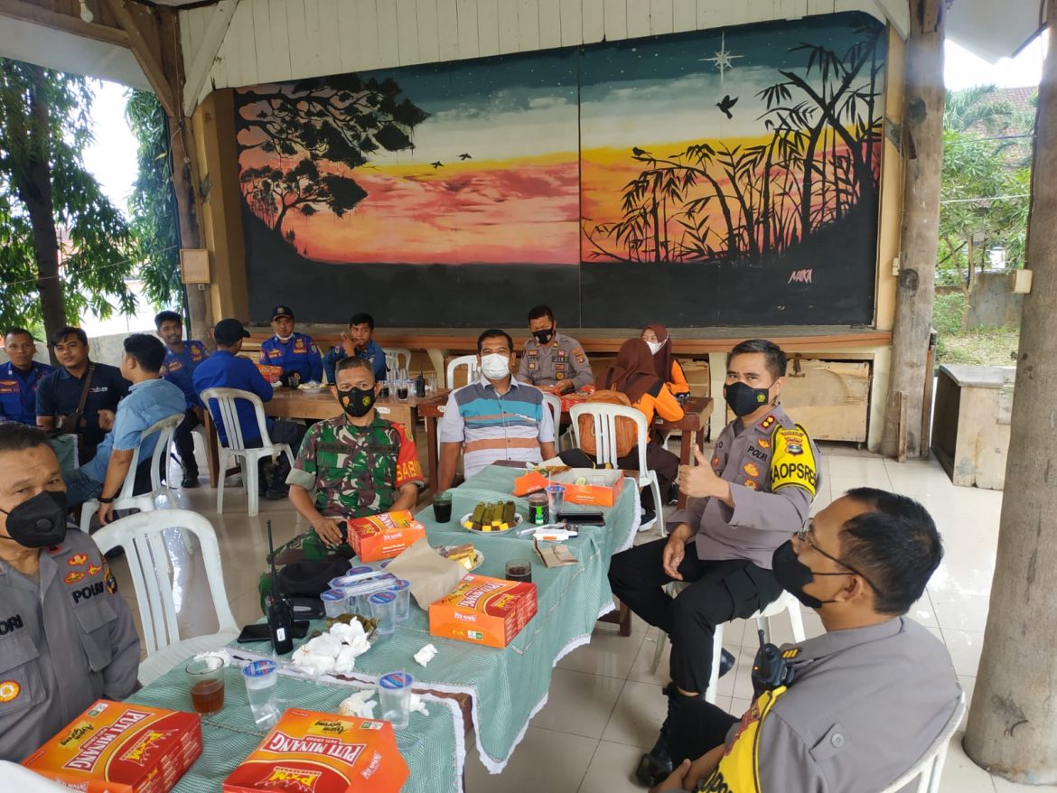 Kapolres AKBP Rio Cahyowidi S.lK, M.IK, Tinjau Kegiatan Pengamanan Natal 2021 di Sejumlah Gereja di Wilayah Hukum Polres Pringsewu