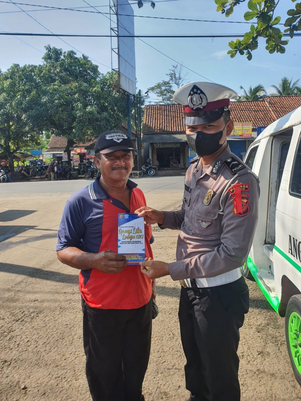 Satlantas Polres Ciamis Gelar Operasi Lilin Lodaya 2021 Sosialisasi dan Edukasi Pemberian dan Penempelan Striker “Ayo Pakai Masker”