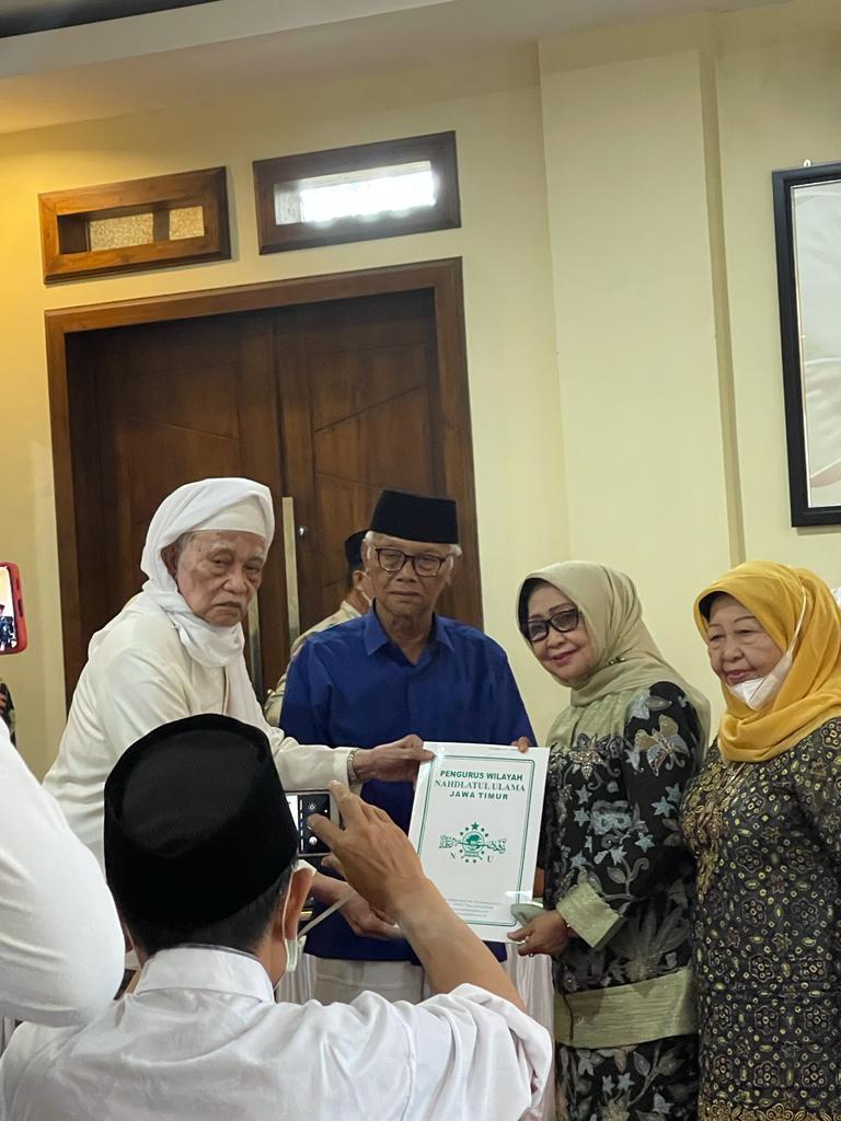 Hak Cipta Shalawat Badar dan Syubbanul Wathon Resmi Tercatat Kemenkum-HAM, PWNU Jatim Serahkan ke Dzuriyat Pencipta