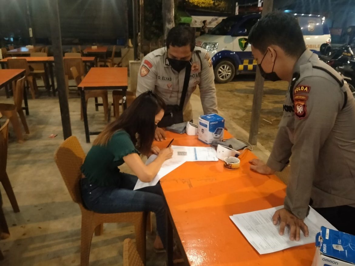 Menyikapi Arahan Kapolda Kalbar, Biddokkes Laksanakan Vaksinasi Massal di Masa Libur Natal dan Tahun Baru