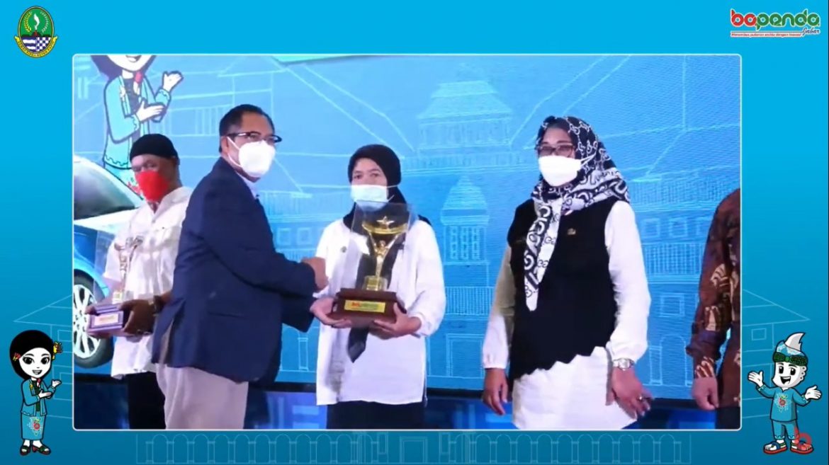 Taat Bayar Pajak Kendaraan Bermotor, Seorang ASN Pemkab Ciamis Raih Anugerah Philothra Dari Gubernur Jabar