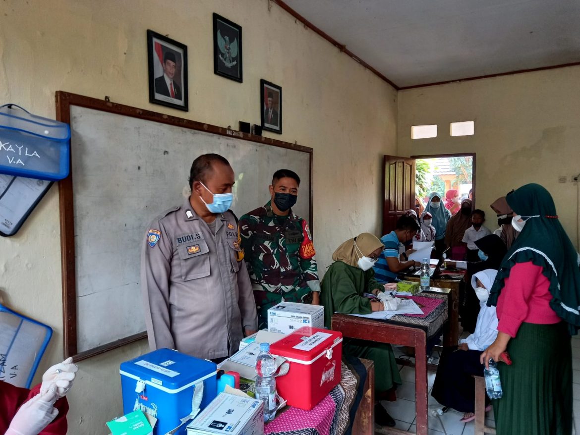 Polsek Tambelang Vaksinasi Presisi Serentak untuk Anak Usia 6-12 Tahun