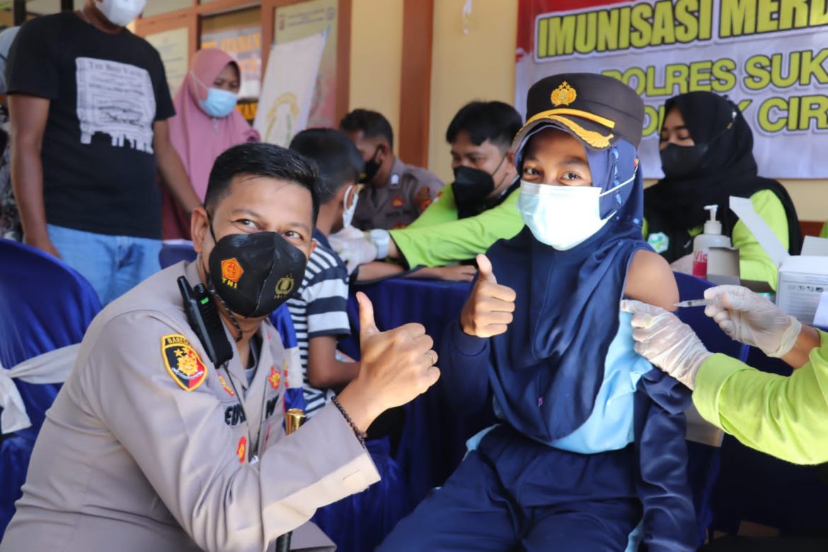 Polisi Pantau Langsung Pekan Imunisasi Merdeka Anak Diwilayah Selatan Kabupaten Sukabumi