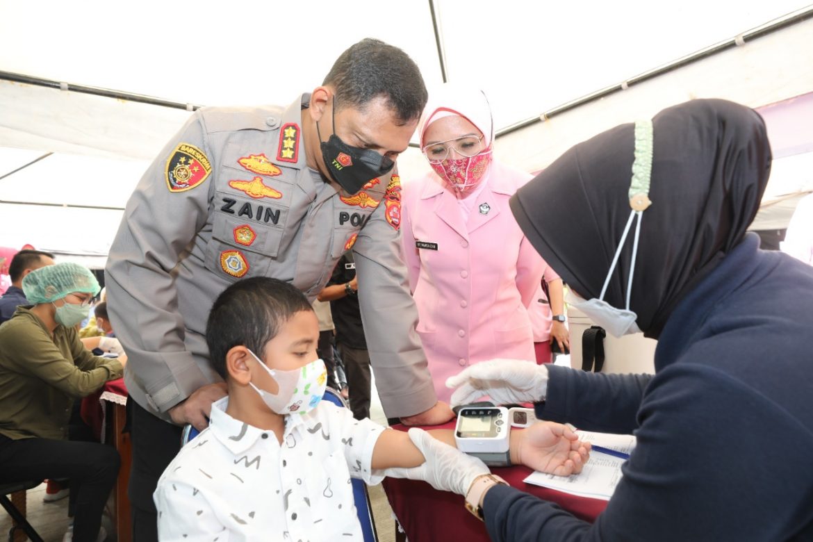 Polresta Tangerang Laksanakan Vaksinsasi Merdeka 300 Orang Disuntik Vaksin