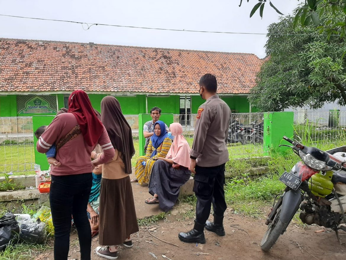 Polisi Tak Kenal Lelah Himbau Warga Tetap Patuhi Prokes Dan Gunakan Masker