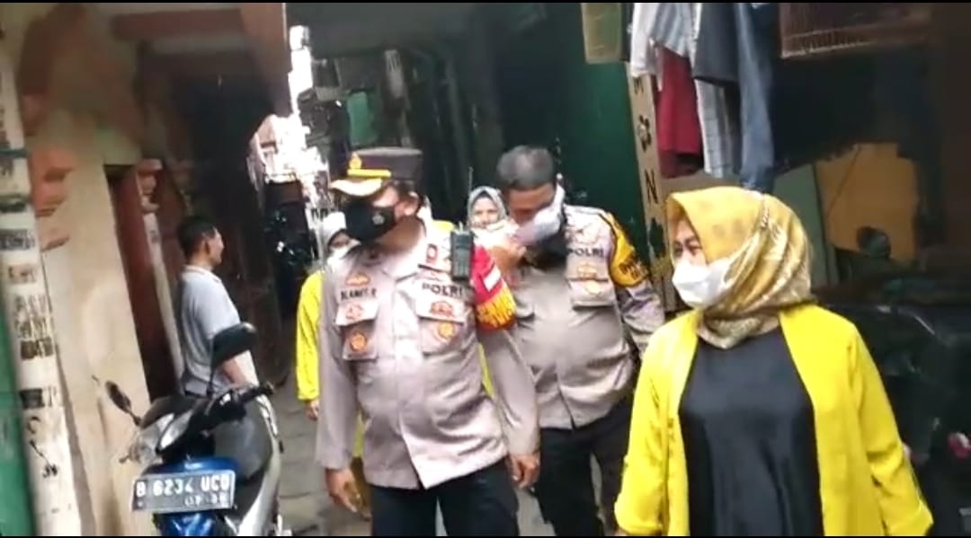 Guna Percepatan Vaksinasi Anak Usia 6 – 11 Tahun, Polsek Kebon Jeruk Bersama Ibu Pkk Melakukan Blusukan Woro Woro Ke Pemukimanan Padat Penduduk Guji Baru Rw 02 Duri Kepa Kebon Jeruk Jakarta Barat
