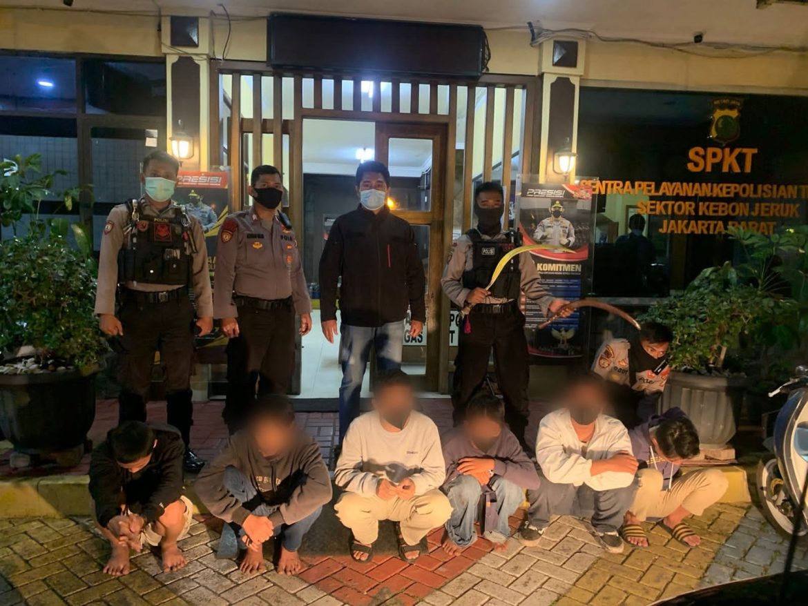 Tim Patroli Perintis Presisi Polres Metro Jakarta Barat Tak Henti Hentinya Dalam Menjaga Wilayah Jakarta Barat Dalam Menciptakan Situasi Yang Aman Dan Kondusif