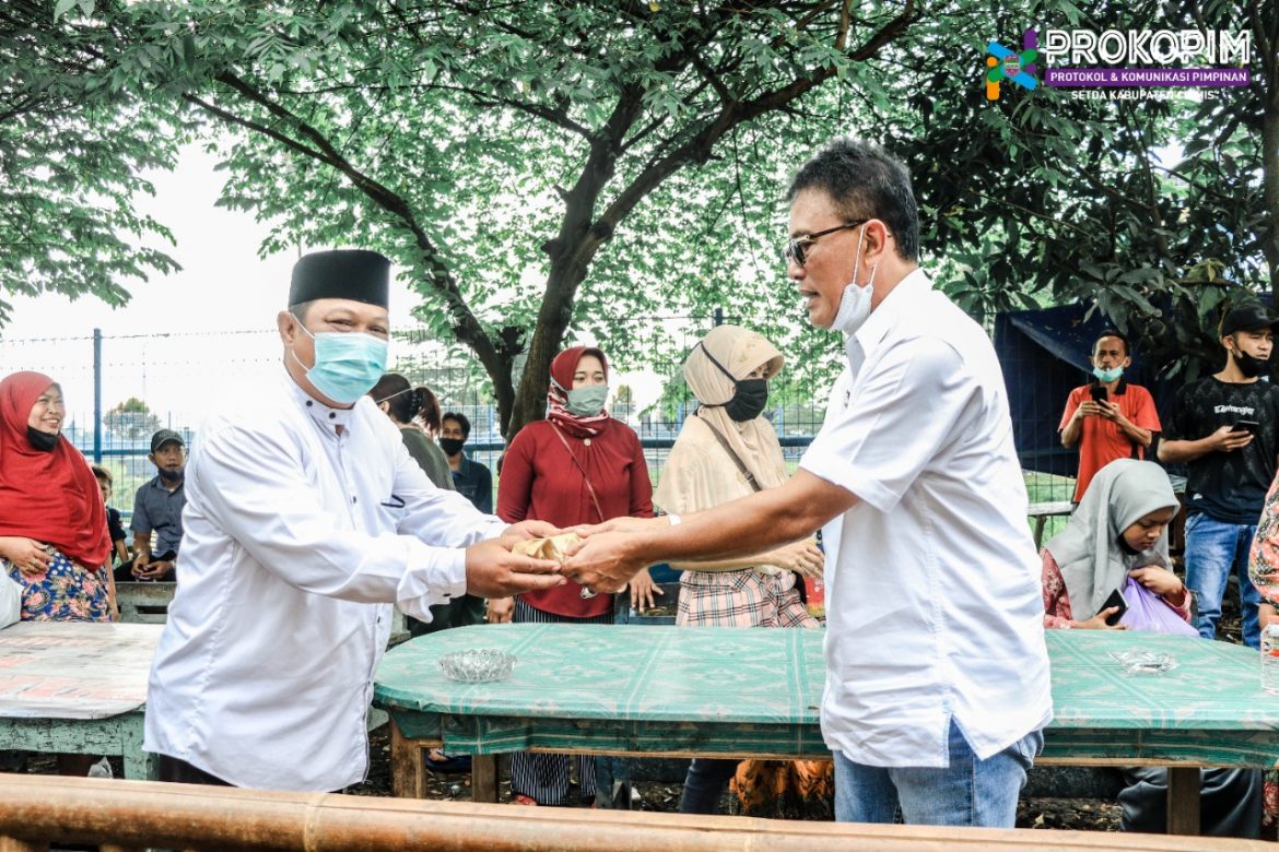 Tinjau Kios Kawasan Manganti yang Terbakar, Bupati Ciamis Beri Bantuan ke Pedagang Terdampak