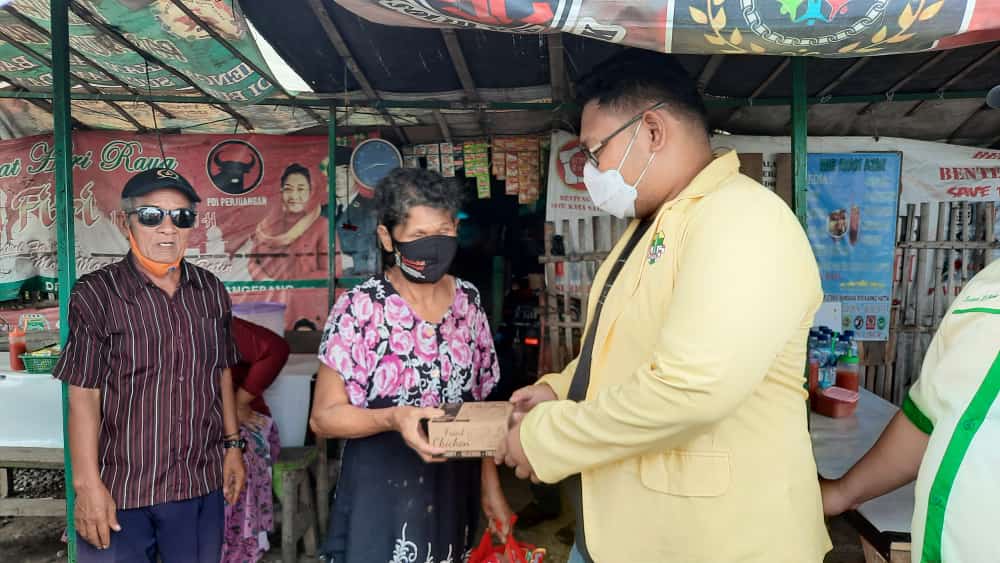 Pemuda Katolik Jakbar Berbagi Kasih Imlek Dengan Warga Prasejahtera