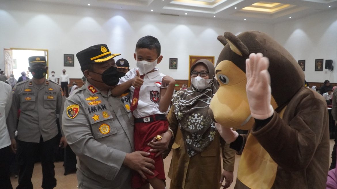 Polres Bogor Jadikan Gelaran Vaksinasi Menjadi Suatu Hal Yang Menyenangkan Bagi Anak-Anak