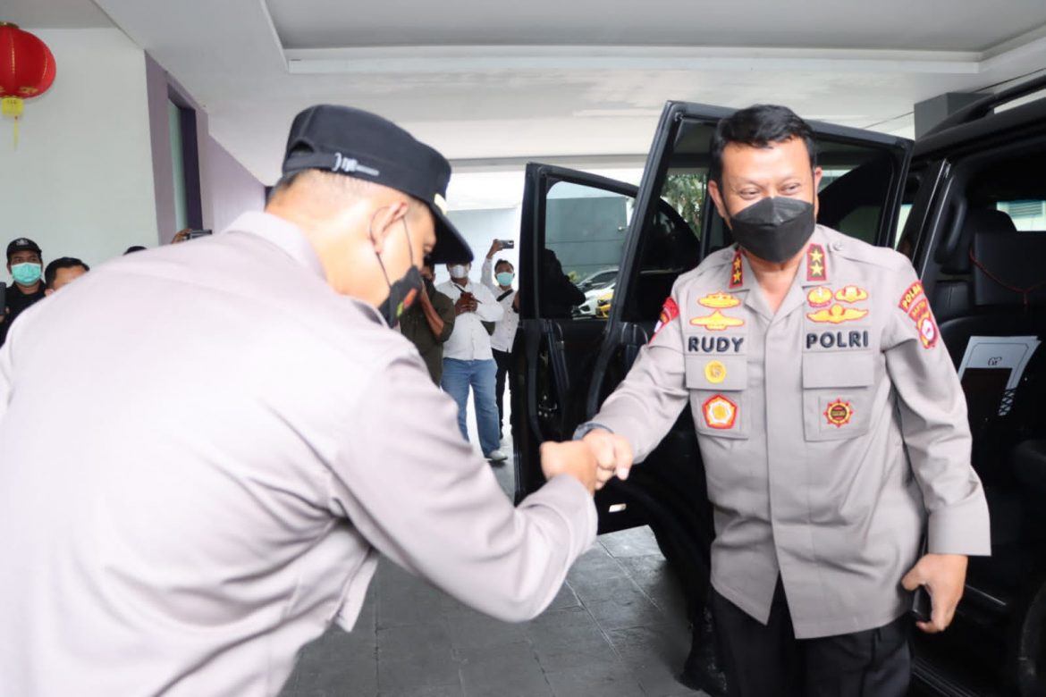 Kapolresta Tangerang Dampingi Kapolda Tinjau Rumah Singgah Isolasi di Curug