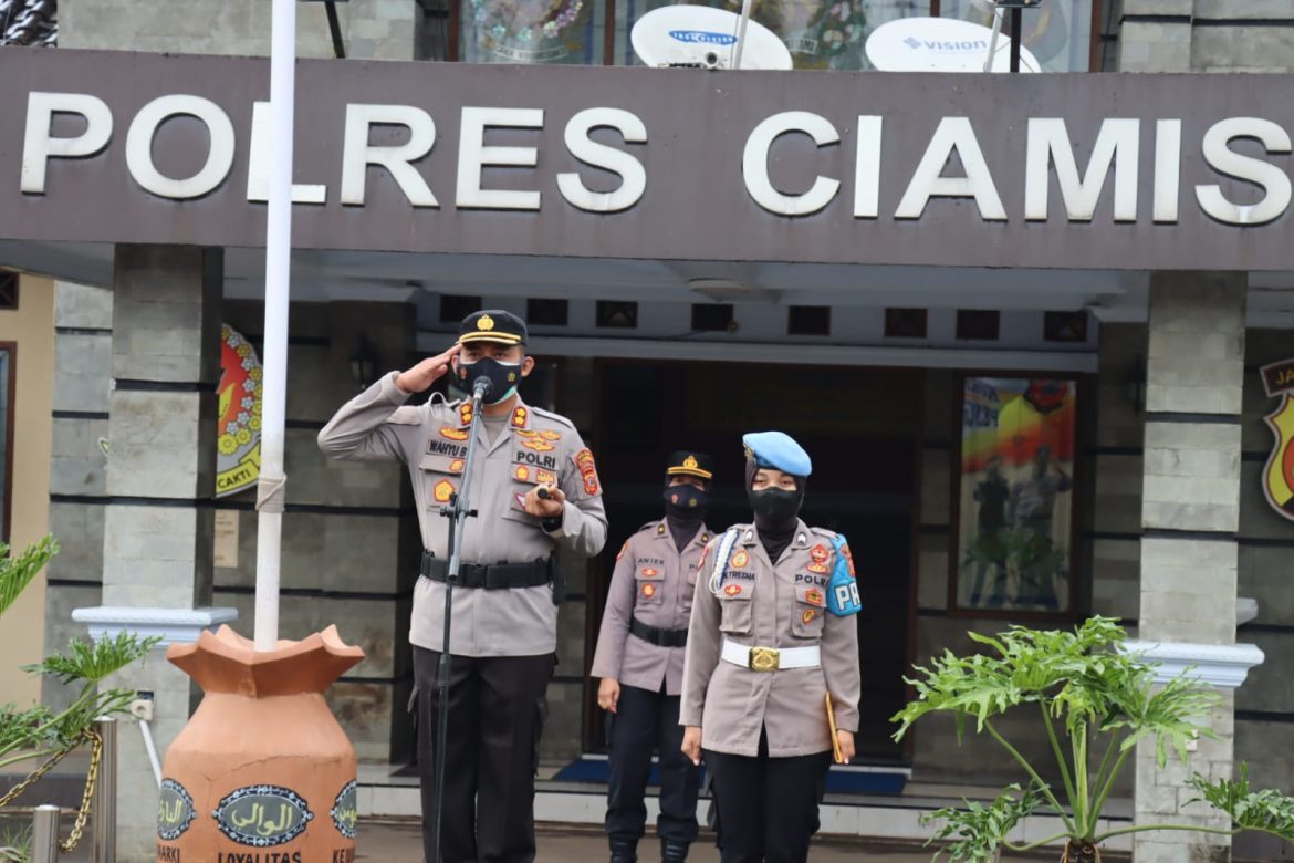 Gelar Upacara Korps Resort Kenaikan Pangkat Dua Personil Polres Ciamis Naik Pangkat Setingkat Lebih Tinggi