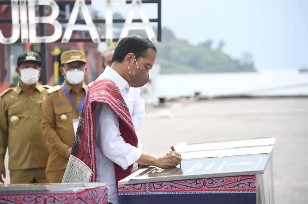 Pangdam I/BB mendampingi Presiden RI Meresmikan Infrastruktur di Kawasan Danau Toba