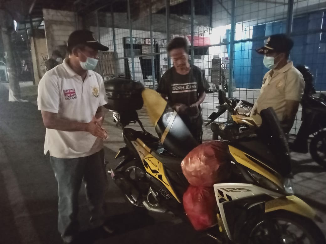 Kerap Buang Sampah di Pembatas Jalan Warga Tangsel Tertangkap Basah