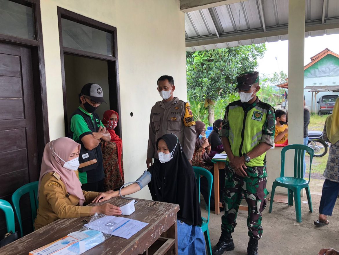 Polsek CIamis, Polres Ciamis Lakukan Monitoring Pelaksanaan Vaksinasi di Wilayah Kecamatan CIamis