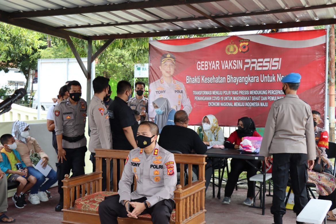 Hari Pertama Menjabat Korp Baju Coklat di Ciamis ,Kapolres Pantau Pelaksanaan Vaksinasi