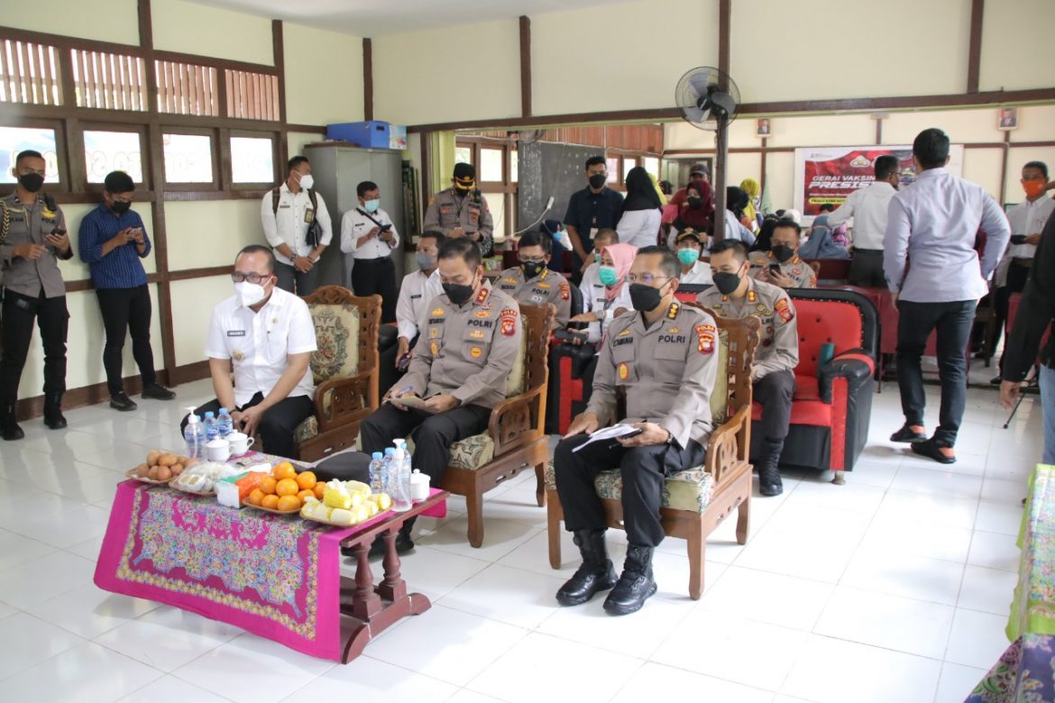 Kapolda Kalbar Hadiri Vaksinasi Massal Lanjutan (Booster) Serentak Seluruh Indonesia Secara Virtual