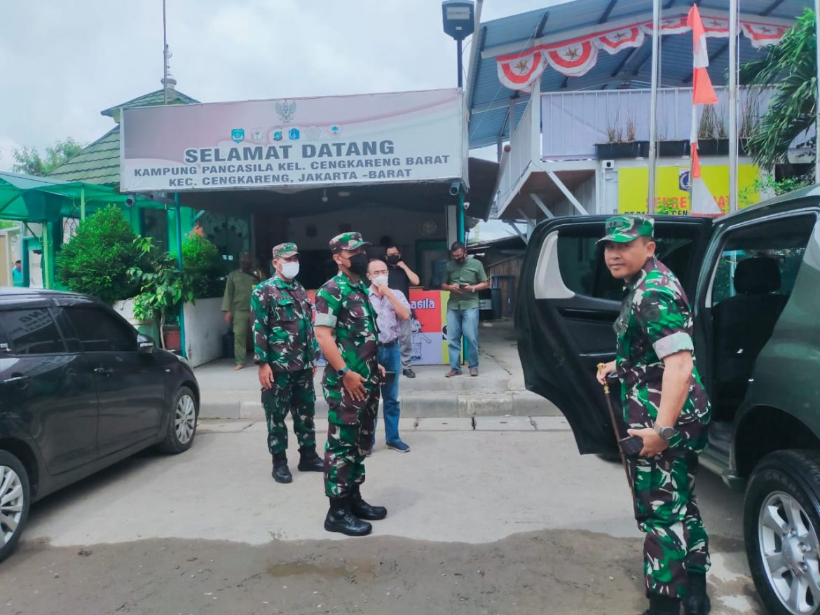Dandim 0503/JB Kunjungi Kampung Pancasila Kel Cengkareng Barat.