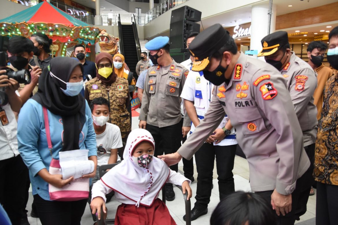 Polsek Cileungsi Gelar Vaksinasi, Yang Secara Serentak di Gelar di Seluruh Indonesia