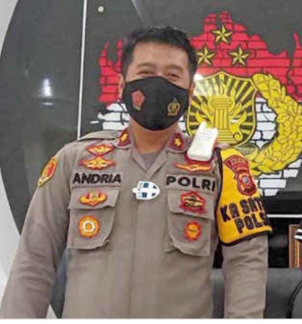 AKSELERASI VAKSINASI LANSIA DAN ANAK POLSEK CILEUNGSI LAKUKAN PENGAWALAN DAN PENGAMANAN DI METRO POLITAN MALL