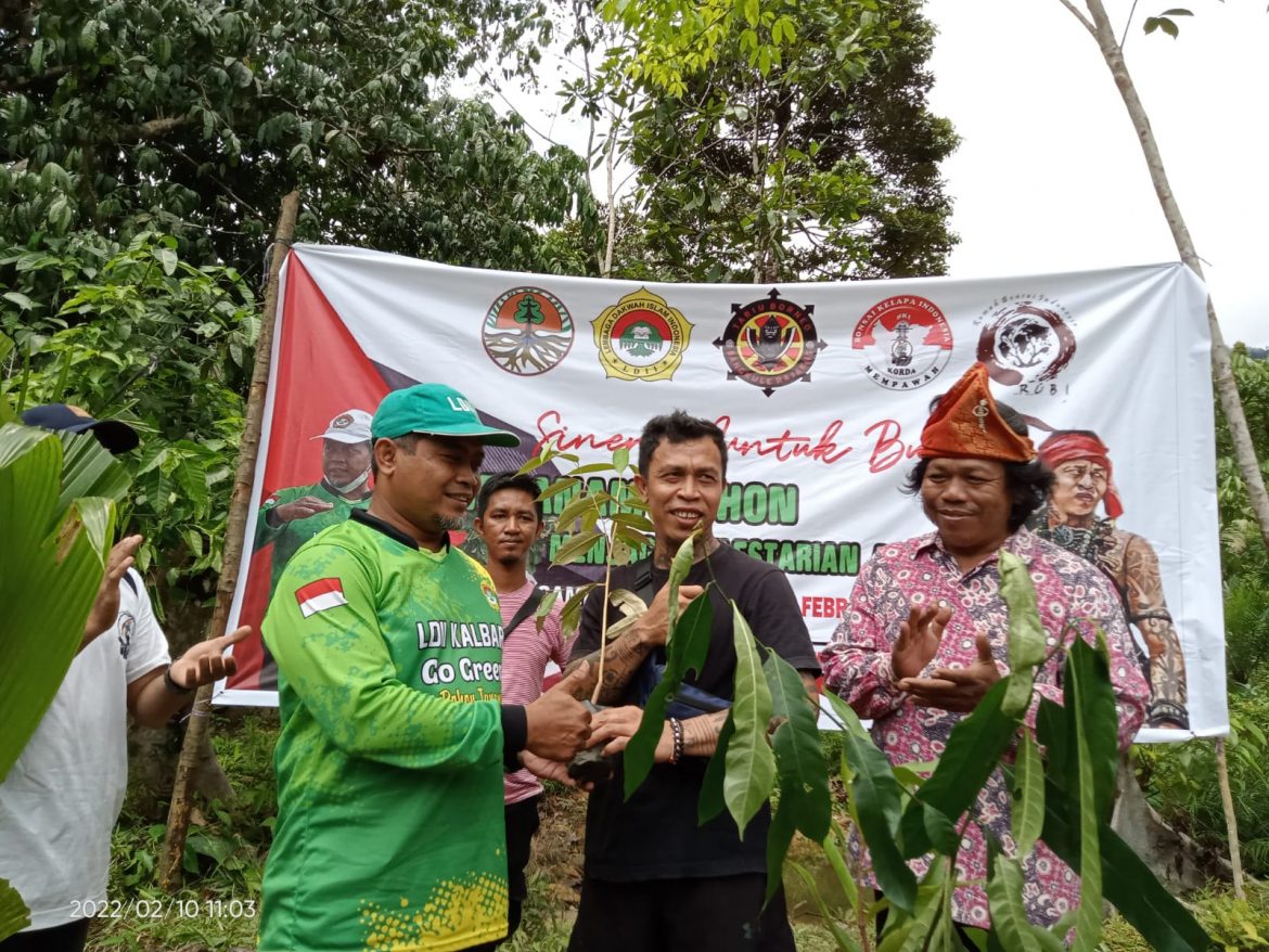LDII Kalbar Gandeng Panglima Jilah Tanam Ribuan Pohon di Riam Bukit Raya Sambora