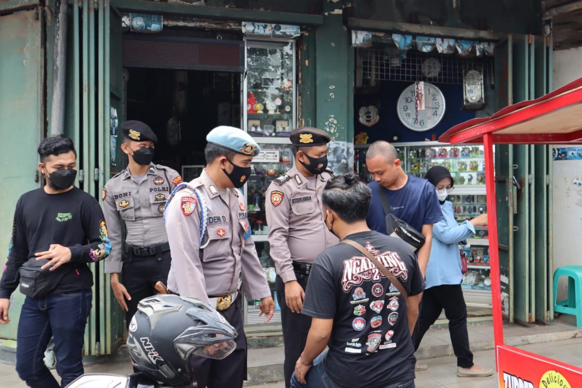 Satuan Pungsi Polres Ciamis dan Polsek CIamis Melaksanakan Pemantauan Kegiatan Masyarakat di Kawasan Pasar dan Terminal