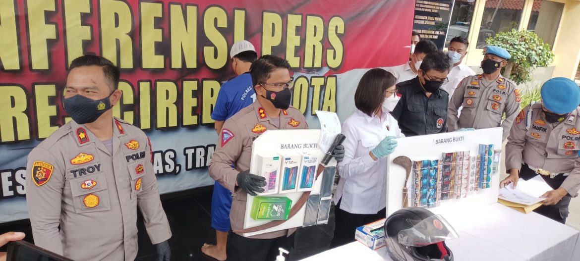 Tak Mampu Bayar Hutang, Warga Nekat Rampok Minimarket Berhasil Ditangkap Polisi